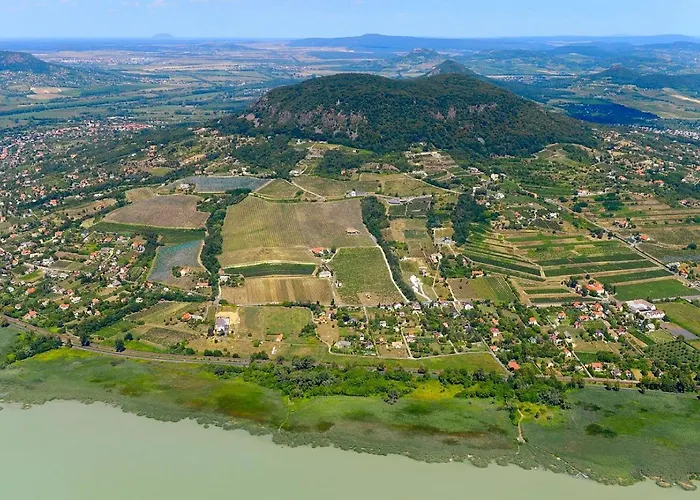 Hegy Es Balaton Vendeghaz * Badacsonytördemic