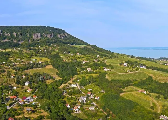 Hegy Es Balaton Vendeghaz * Badacsonytördemic